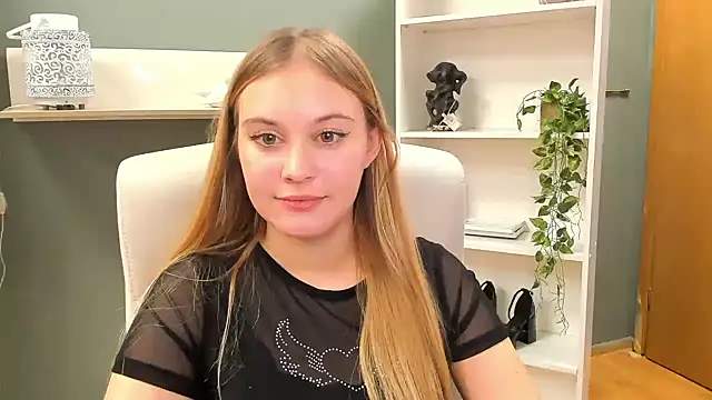 Snapshot of kitty_valeria chatting on December 2024 11:07:01 AM kitty valeria online show from December 2024 11:07:01 AM