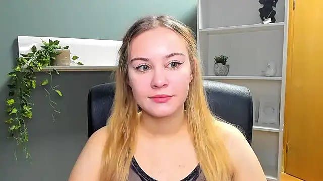 Snapshot of kitty_valeria chatting on January 2025 07:46:02 AM kitty valeria online show from January 2025 07:46:02 AM