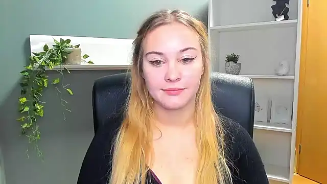 Snapshot of kitty_valeria chatting on January 2025 10:50:02 AM kitty valeria online show from January 2025 10:50:02 AM
