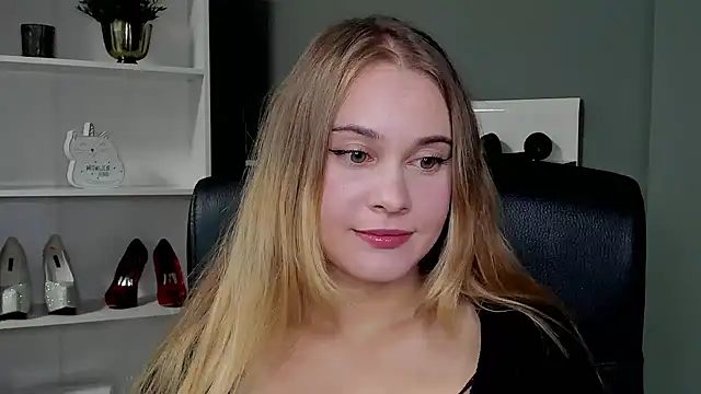 Snapshot of kitty_valeria chatting on September 2025 08:44:02 PM kitty valeria online show from September 2025 08:44:02 PM