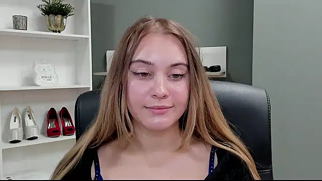 Snapshot of kitty_valeria chatting on October 2025 07:02:02 PM kitty valeria online show from October 2025 07:02:02 PM