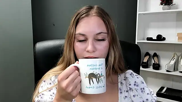 Snapshot of kitty_valeria chatting on June 2026 07:11:01 AM kitty valeria online show from June 2026 07:11:01 AM