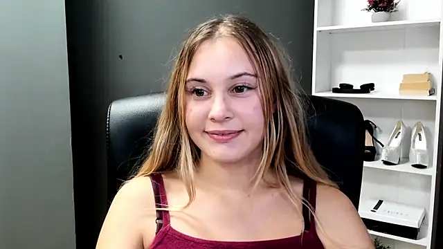 Snapshot of kitty_valeria chatting on July 2026 04:33:02 PM kitty valeria online show from July 2026 04:33:02 PM