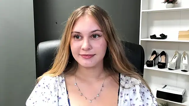 Snapshot of kitty_valeria chatting on July 2026 08:55:01 PM kitty valeria online show from July 2026 08:55:01 PM