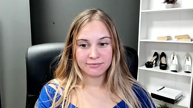 Snapshot of kitty_valeria chatting on July 2026 02:20:01 PM kitty valeria online show from July 2026 02:20:01 PM