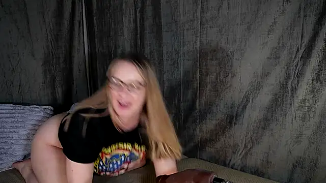 Snapshot of little_princess92 chatting on December 2024 11:28:02 PM little princess92 online show from December 2024 11:28:02 PM