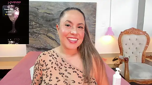 Snapshot of Alisson_zambrano chatting on February 2025 08:14:02 PM Alisson zambrano online show from February 2025 08:14:02 PM