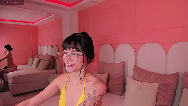 emilly williams  online show from December 2024 05:01:01 PM