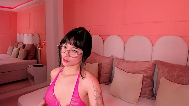 emilly williams  online show from February 2025 05:12:01 PM