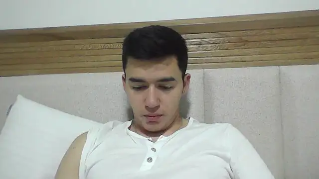 Snapshot of Estebitan_vm chatting on October 2025 03:10:01 PM Estebitan vm online show from October 2025 03:10:01 PM