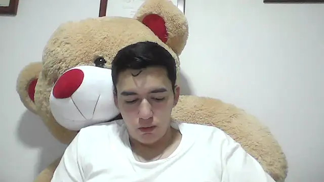 Snapshot of Estebitan_vm chatting on October 2025 04:45:02 AM Estebitan vm online show from October 2025 04:45:02 AM