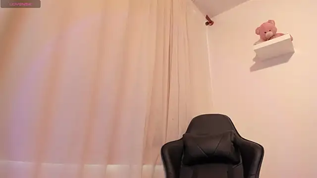 Snapshot of I_am_tori chatting on December 2024 07:24:02 PM I am tori online show from December 2024 07:24:02 PM