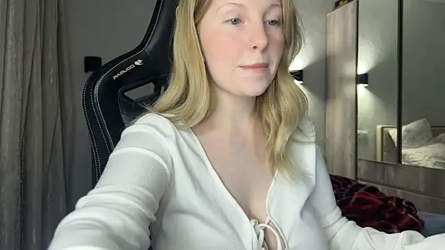 Snapshot of x_ivy_x chatting on December 2024 04:27:02 PM x ivy x online show from December 2024 04:27:02 PM