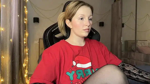 Snapshot of x_ivy_x chatting on December 2024 10:01:02 AM x ivy x online show from December 2024 10:01:02 AM