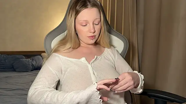 Snapshot of x_ivy_x chatting on September 2025 05:35:02 PM x ivy x online show from September 2025 05:35:02 PM