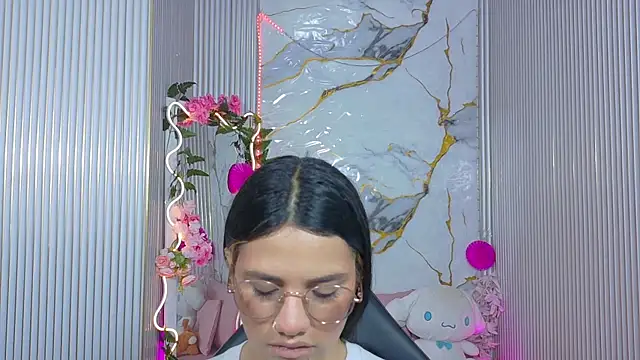 Snapshot of Chiara_tay chatting on June 2026 07:25:01 PM Chiara tay online show from June 2026 07:25:01 PM