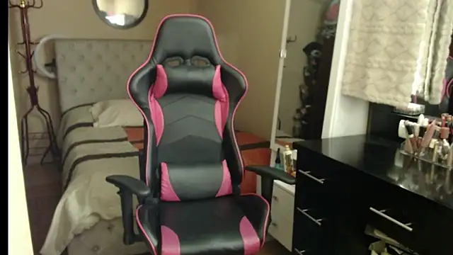 Carol Scottt online show from October 2025 09:36:02 PM