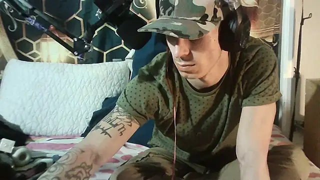 Snapshot of --D-a-D-D-y- chatting on November 2025 03:18:02 PM --D-a-D-D-y- online show from November 2025 03:18:02 PM