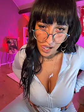 Snapshot of CarolaDrago chatting on November 2025 08:14:01 AM CarolaDrago online show from November 2025 08:14:01 AM