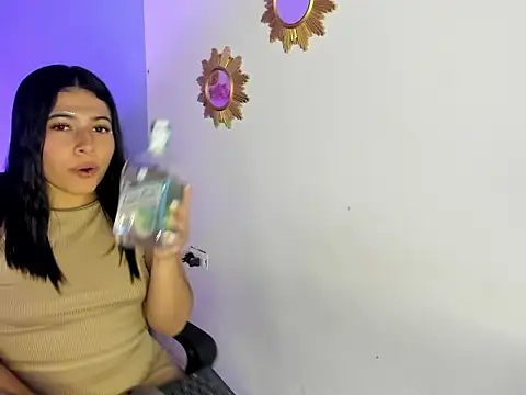 Snapshot of caro_sweett chatting on December 2024 07:18:02 PM caro sweett online show from December 2024 07:18:02 PM