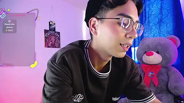 OwenBluee online show from July 2026 03:03:01 PM