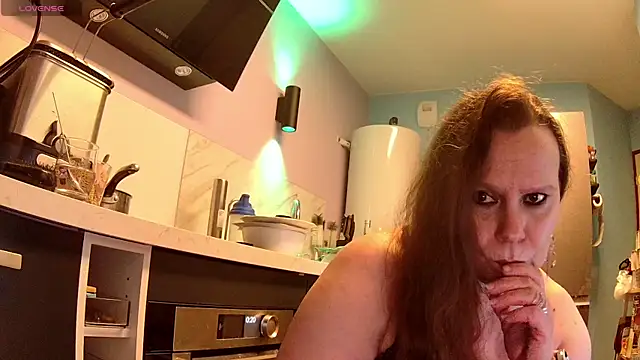 Snapshot of Endrocleia chatting on November 2025 11:21:02 PM Endrocleia online show from November 2025 11:21:02 PM