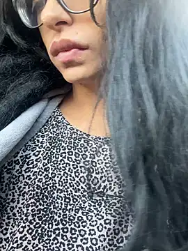 myloveforyouu online show from December 2025 06:36:02 PM