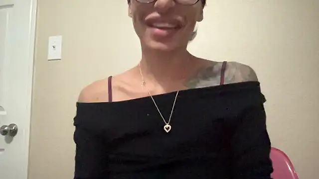 myloveforyouu online show from April 2026 11:27:01 PM