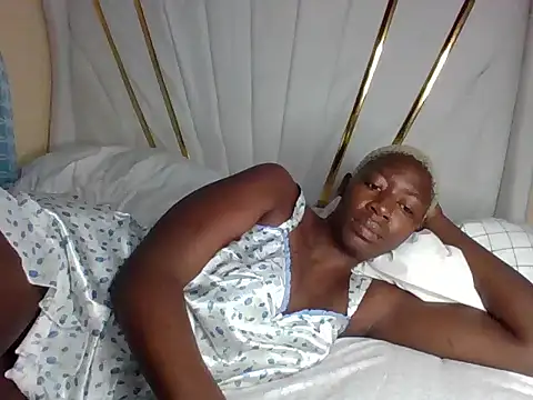 Snapshot of SquirtQueen16 chatting on November 2025 07:41:02 AM SquirtQueen16 online show from November 2025 07:41:02 AM