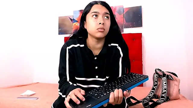 SweetLatiin  online show from October 2025 09:11:01 PM