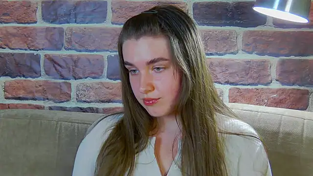 Sofia Hugs online show from April 2026 06:10:01 PM