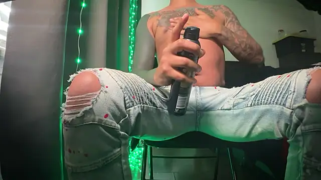 Snapshot of WyattBBC chatting on December 2024 06:17:01 PM WyattBBC online show from December 2024 06:17:01 PM