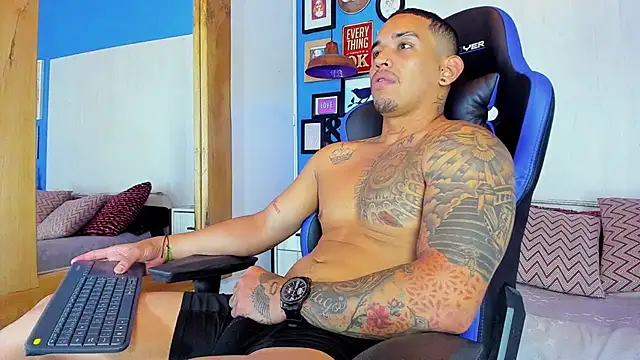 Damian09  online show from March 2025 09:38:02 PM