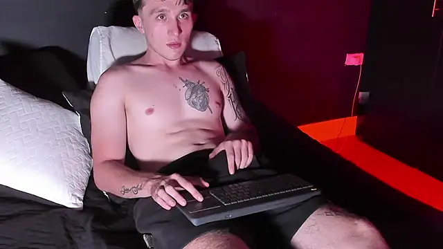 Dylanwhite23  online show from September 2025 10:33:02 PM