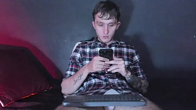 Dylanwhite23  online show from November 2025 03:12:01 AM