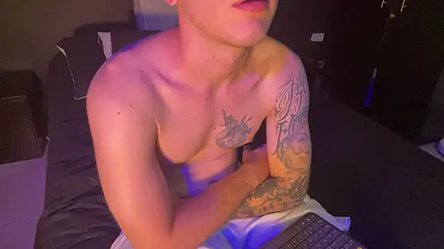 Dylanwhite23  online show from January 2026 09:40:02 PM