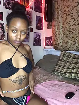 Snapshot of naughtybitches5 chatting on February 2025 02:39:02 AM naughtybitches5 online show from February 2025 02:39:02 AM