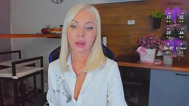 Snapshot of Miya_Kisss chatting on November 2025 02:39:02 PM Miya Kisss online show from November 2025 02:39:02 PM