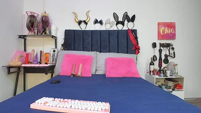 Snapshot of emmily_giraldo chatting on November 2025 12:59:02 PM emmily giraldo online show from November 2025 12:59:02 PM