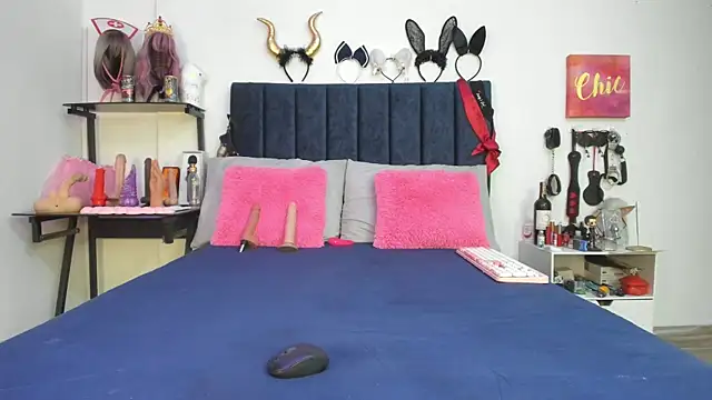 Snapshot of emmily_giraldo chatting on November 2025 01:10:01 PM emmily giraldo online show from November 2025 01:10:01 PM