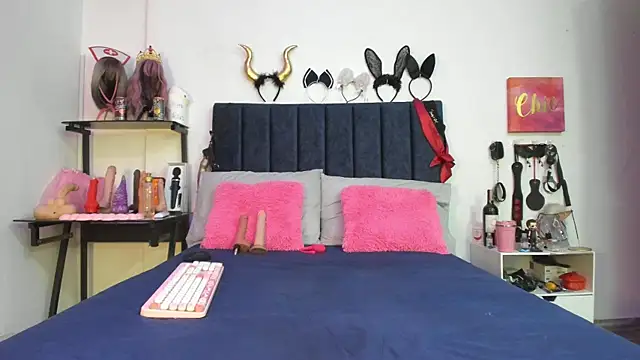 Snapshot of emmily_giraldo chatting on November 2025 02:31:02 PM emmily giraldo online show from November 2025 02:31:02 PM