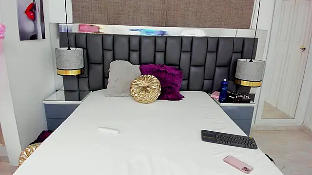 Snapshot of _cat_18 chatting on February 2025 01:59:01 PM  cat 18 online show from February 2025 01:59:01 PM