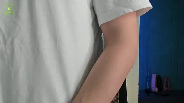 Snapshot of MarkGWalker chatting on December 2024 04:43:02 AM MarkGWalker online show from December 2024 04:43:02 AM