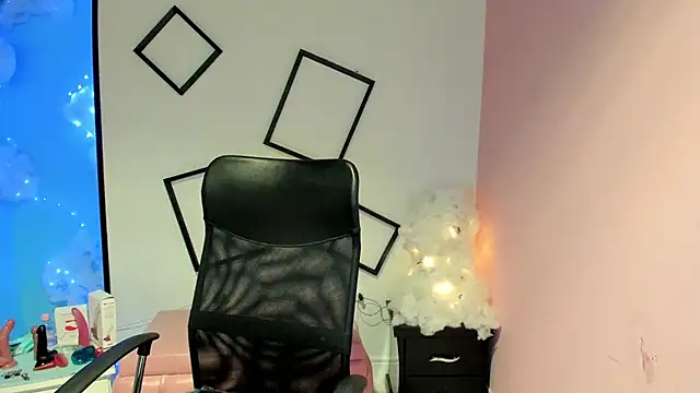 Snapshot of Emmily_Walker chatting on September 2025 03:10:01 AM Emmily Walker online show from September 2025 03:10:01 AM