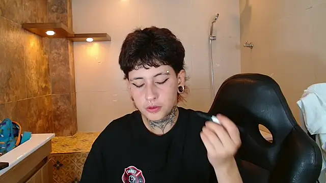 Snapshot of Ethan_lennox chatting on November 2025 07:57:01 PM Ethan lennox online show from November 2025 07:57:01 PM