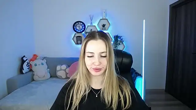 SabrinViolet online show from March 2026 09:13:02 AM