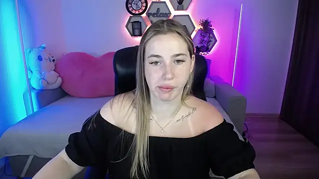 Snapshot of SabrinViolet chatting on July 2026 08:22:01 AM SabrinViolet online show from July 2026 08:22:01 AM