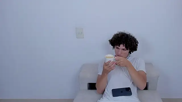 Snapshot of laurent_nova chatting on March 2025 06:01:02 PM laurent nova online show from March 2025 06:01:02 PM