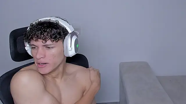 Snapshot of laurent_nova chatting on September 2025 06:31:01 PM laurent nova online show from September 2025 06:31:01 PM