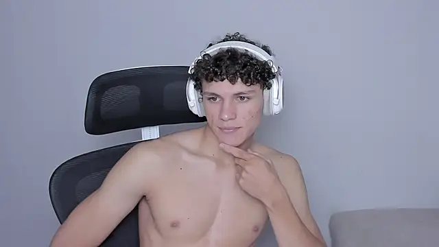 Snapshot of laurent_nova chatting on October 2025 03:04:01 AM laurent nova online show from October 2025 03:04:01 AM